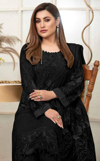 Black Suits Pakistani Dress Design Black Kurti New Pakistani Dresses  Pakistani Suits Online Punjabi | Velvet dress designs, Stylish dresses,  Party wear dresses
