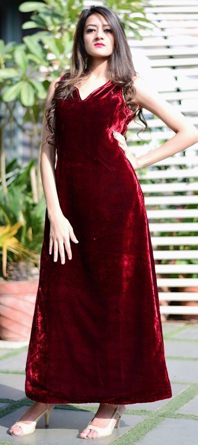 50+ Latest Velvet Gown Dress Design Ideas for Ladies in Winter | Designer  Velvet Collectio… | Velvet dress designs, Velvet suit design, Pakistani  fashion party wear