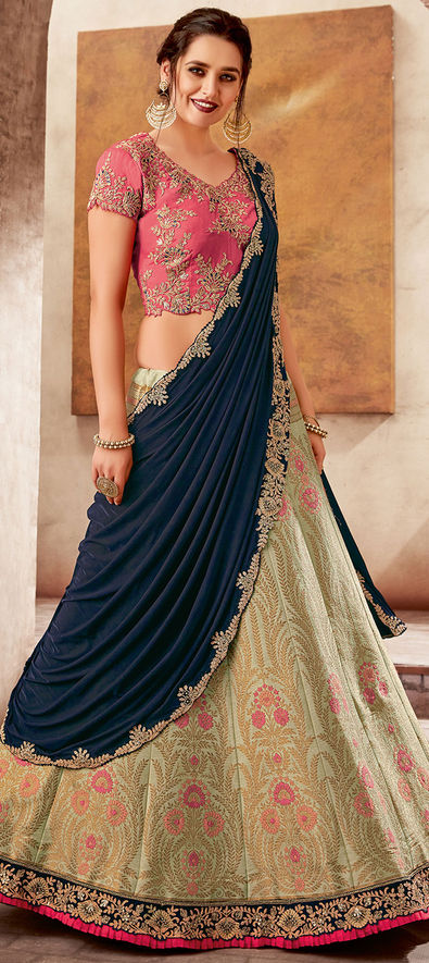 Bold And Trending Black Bridal Lehenga Patterns - The Crimson Bride -  ShaadiWish