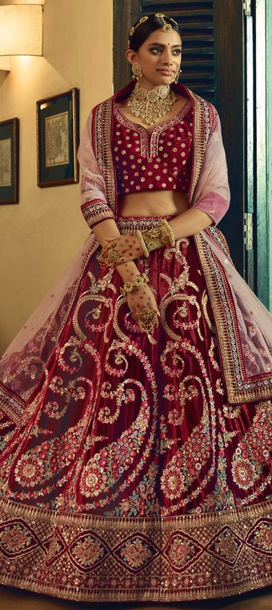 30+ Real Brides Who Looked GORGE in Wine Lehengas & We Cannot Stop Swooning  Over Them | WeddingBazaar