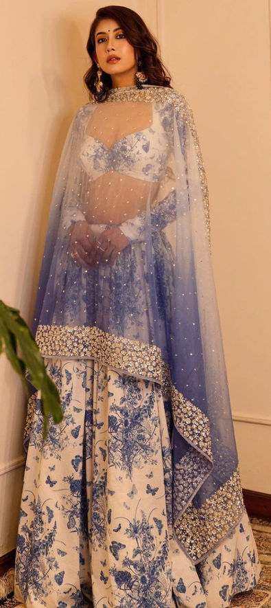 Traditional & contemporary style lehenga | Indian designer lehengas at  Frontier Raas