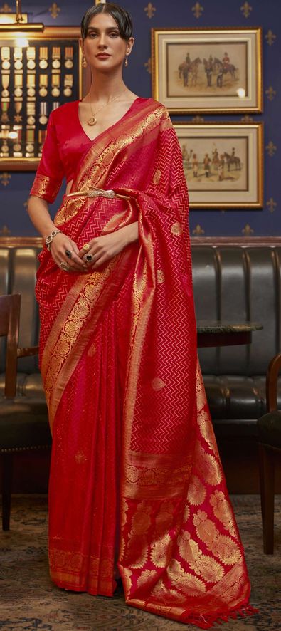 Red Wedding Sarees: Buy Latest Indian Designer Red Bridal Sarees Online -  Utsav Fashion