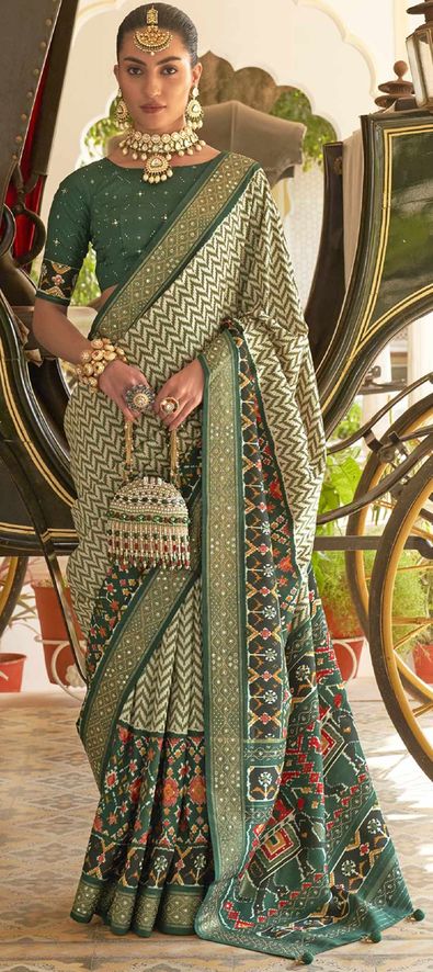 Buy Green Sarees for Women by Indie Picks Online | Ajio.com