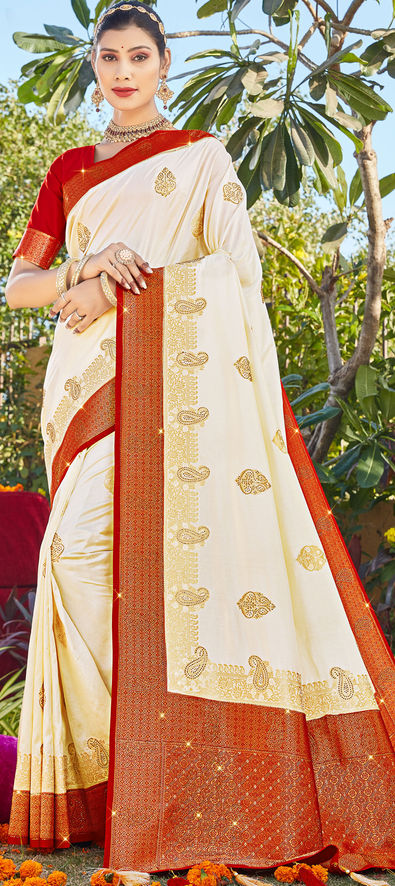 Saree - Off White Chiffon saree with White and Gold mixed brocade for  pleats Blouse material - Reddish Maroon Velvet DM for purchase an... |  Instagram