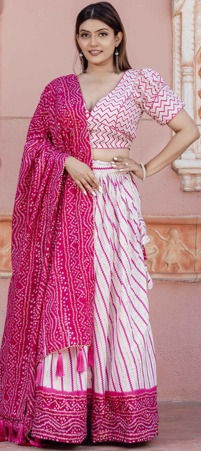 Buy White Lucknowi Lehenga With Pink Dupatta at Ethnic Plus