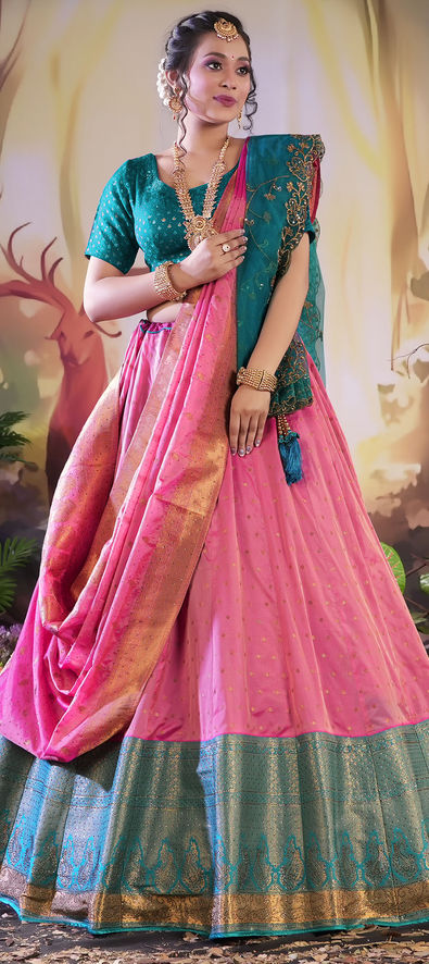 Modern banarasi lehenga  Party wear indian dresses, Mehendi outfits, Long  blouse designs