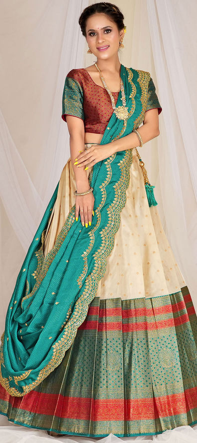 Rani Heavy Embroidered Banarasi Silk Flared Bridal Lehenga Choli at Rs  25000.00 | कढ़ाई वाला दुल्हन का लेहंगा - Adiittiis The Conscious Design  Company, Delhi | ID: 26591396591